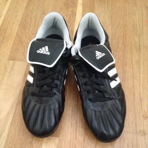 Adidas unisex black and white Soccer cleats